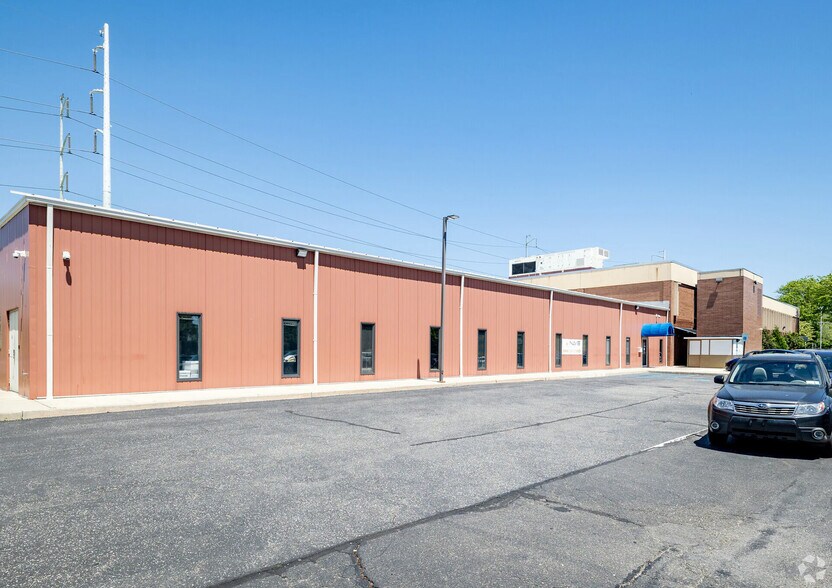 More Photos Of 789 Park Ave, Huntington Office For Lease