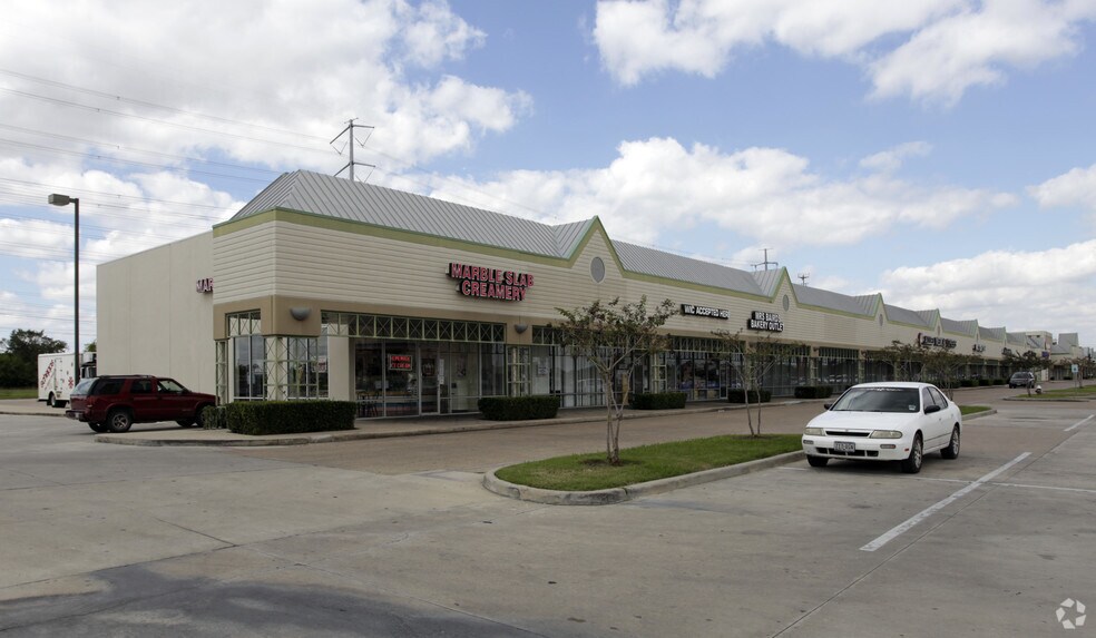 More Photos Of 11410-11430 East Fwy, Houston Unknown For Lease