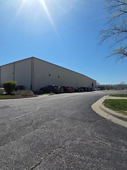 More Photos Of 4300-4324 N Belgium Ave, Riverside Warehouse For Lease