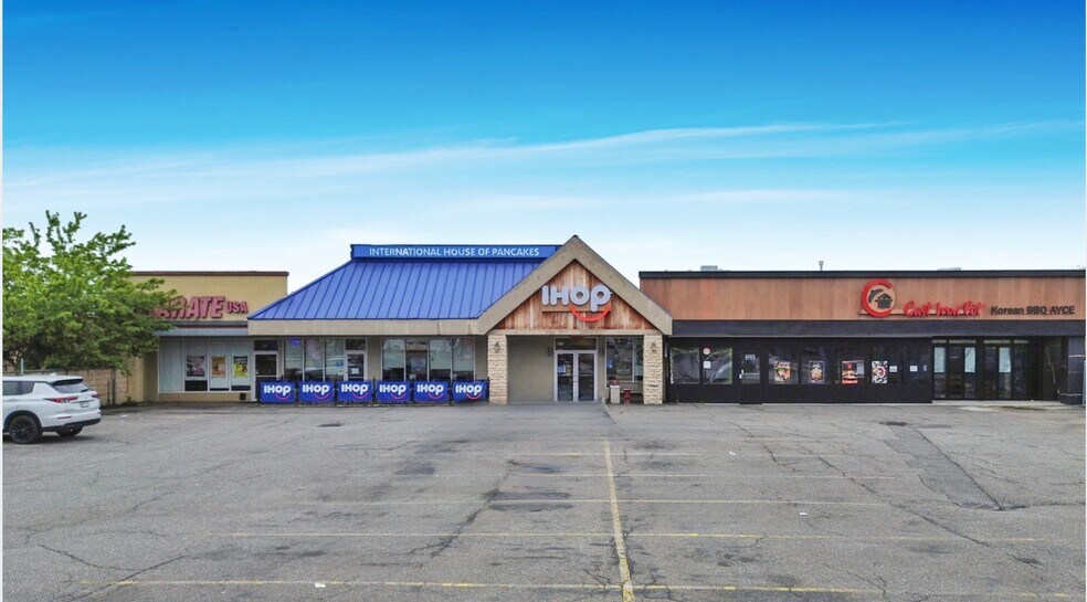 Primary Photo Of 933-939 Richmond Ave, Staten Island Freestanding For Sale