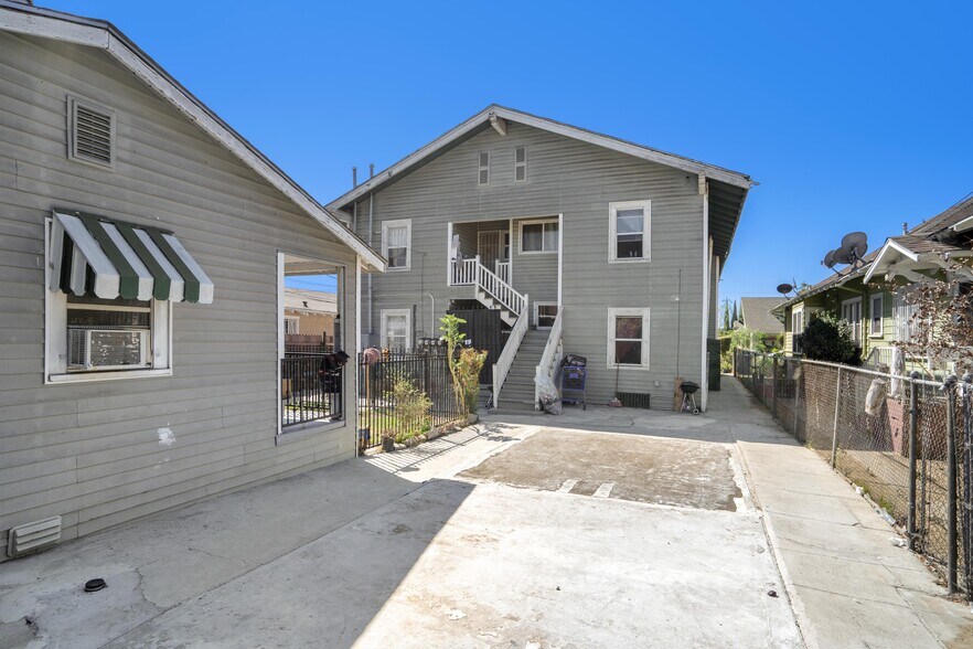 More Photos Of 239 W 43rd St, Los Angeles Apartments For Sale