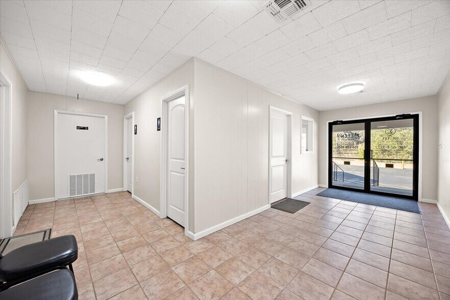 More Photos Of 100 E Borden St, Diboll Religious Facility For Sale