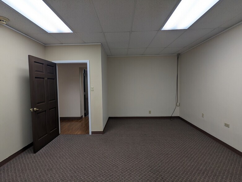 More Photos Of 2660 Sweetgum Ln, Beaumont Office For Sale