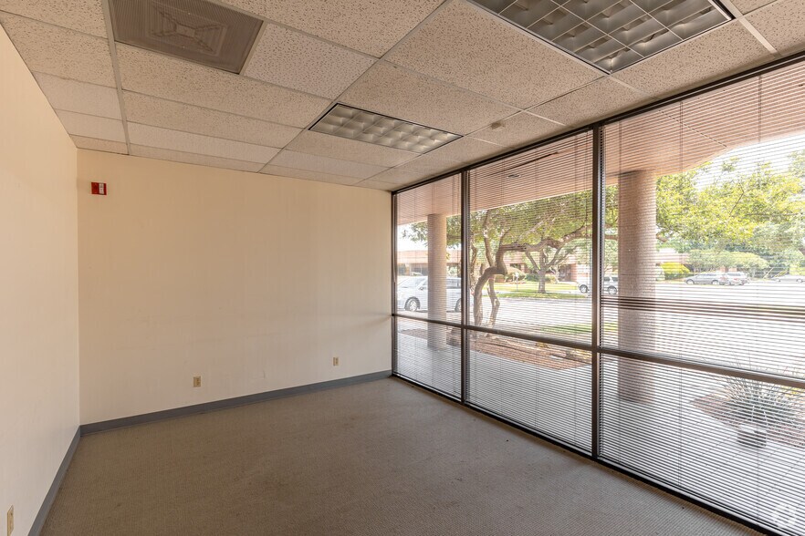 More Photos Of 12200 N Stemmons Fwy, Farmers Branch Unknown For Lease