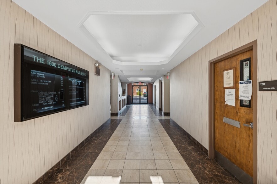 More Photos Of 1600 W Dempster St, Park Ridge Medical For Lease