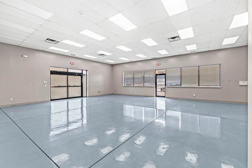 More Photos Of 1340 N Illinois St, Indianapolis Showroom For Lease