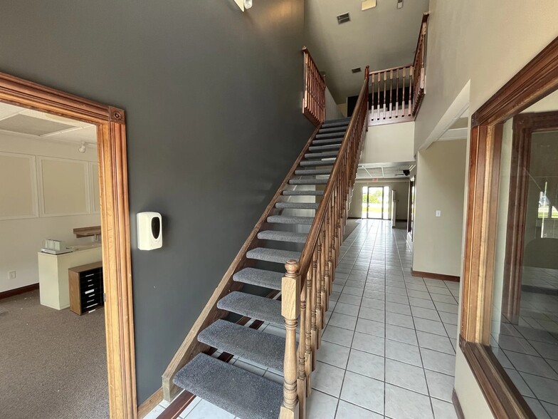 More Photos Of 8080 E 109th Ave, Crown Point Office Residential For Lease