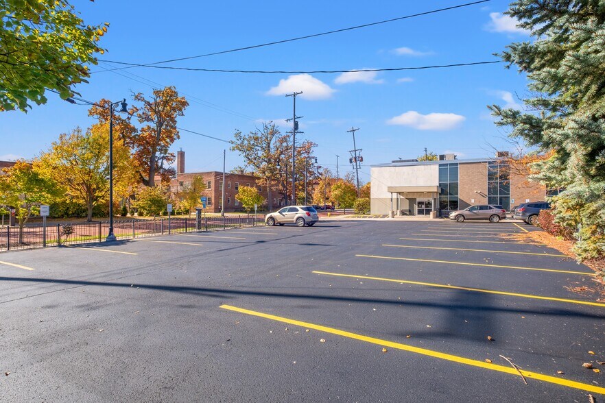 More Photos Of 801 Cherry St SE, Grand Rapids Medical For Sale