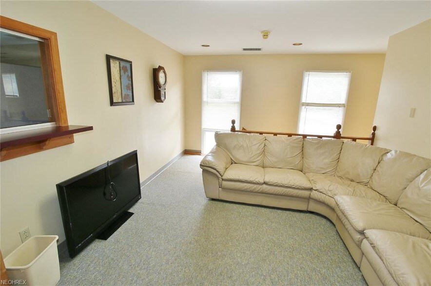 More Photos Of 172 S Friendship Dr, New Concord Medical For Sale