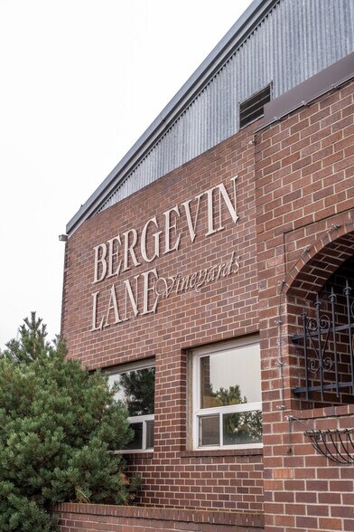 More Photos Of 1215 W Poplar St, Walla Walla Distribution For Lease