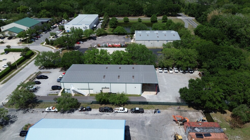 More Photos Of 1205 Crown Park Cir, Winter Garden Warehouse For Sale