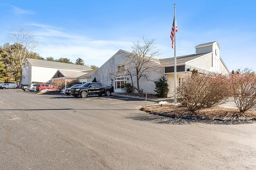 More Photos Of 141 Great Rd, Acton Storefront For Lease