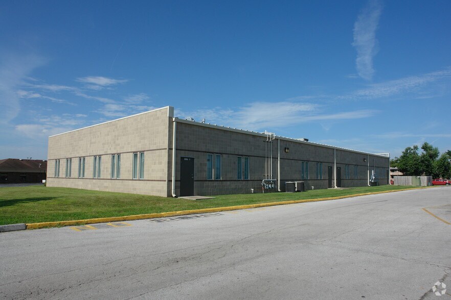 More Photos Of 1643-1649 Enterprise Ave, Springfield Loft Creative Space For Lease