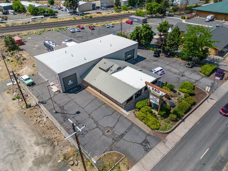 More Photos Of 2115 NE 3rd St, Bend Auto Repair For Sale