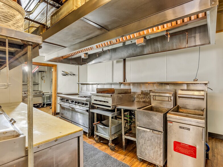 More Photos Of 780 US-101, Chinook Restaurant For Sale