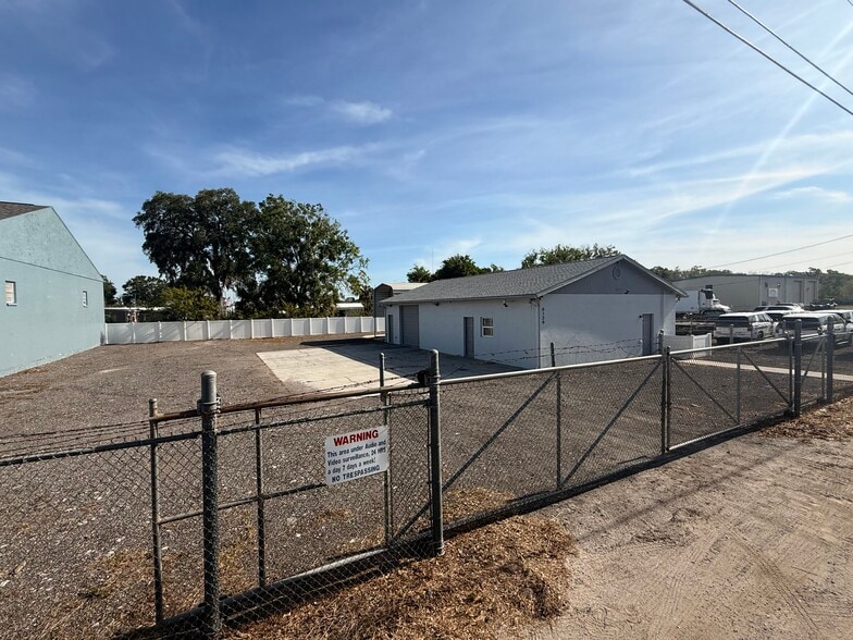 Primary Photo Of 6129 Siesta Ln, Port Richey Warehouse For Lease