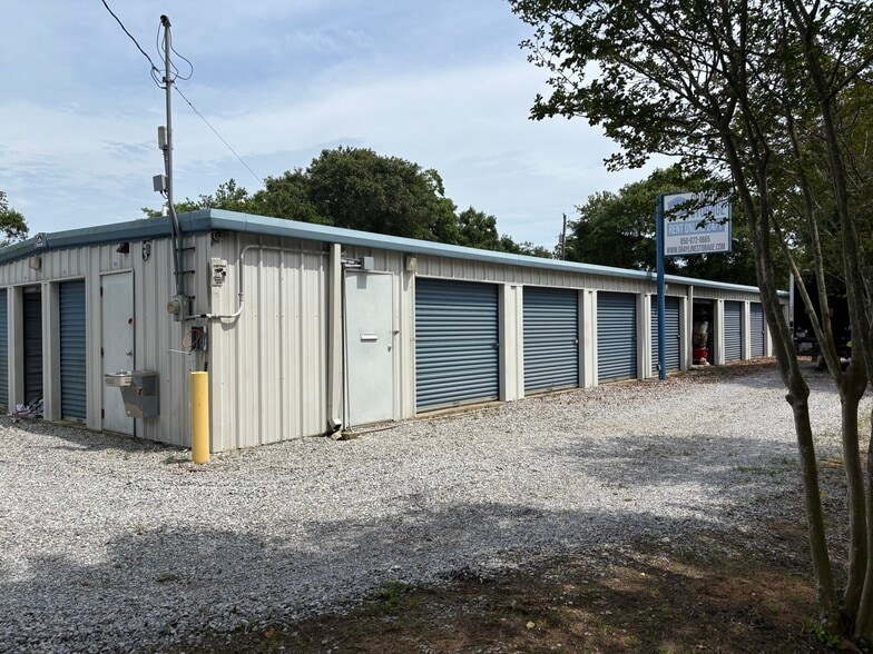 More Photos Of 1304 N T St, Pensacola Self Storage For Sale