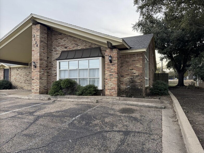 More Photos Of 2124 N 25th St, Waco Medical For Sale