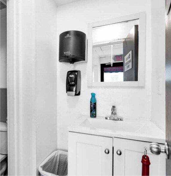 More Photos Of 3220 SW 2nd Ave, Fort Lauderdale Refrigeration Cold Storage For Lease