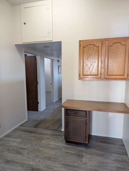 More Photos Of 404 N West Ave, Freeport Office For Sale