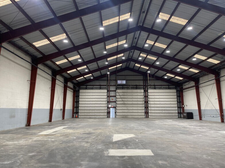 More Photos Of 2135 W 15th St, Long Beach Warehouse For Lease