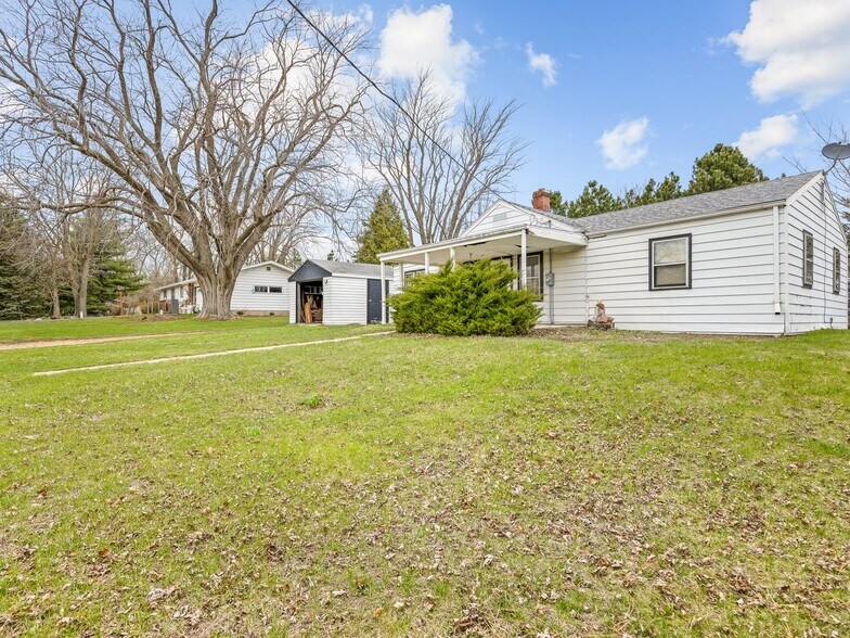 More Photos Of 2280 S Rock City Rd, Ridott Multifamily For Sale