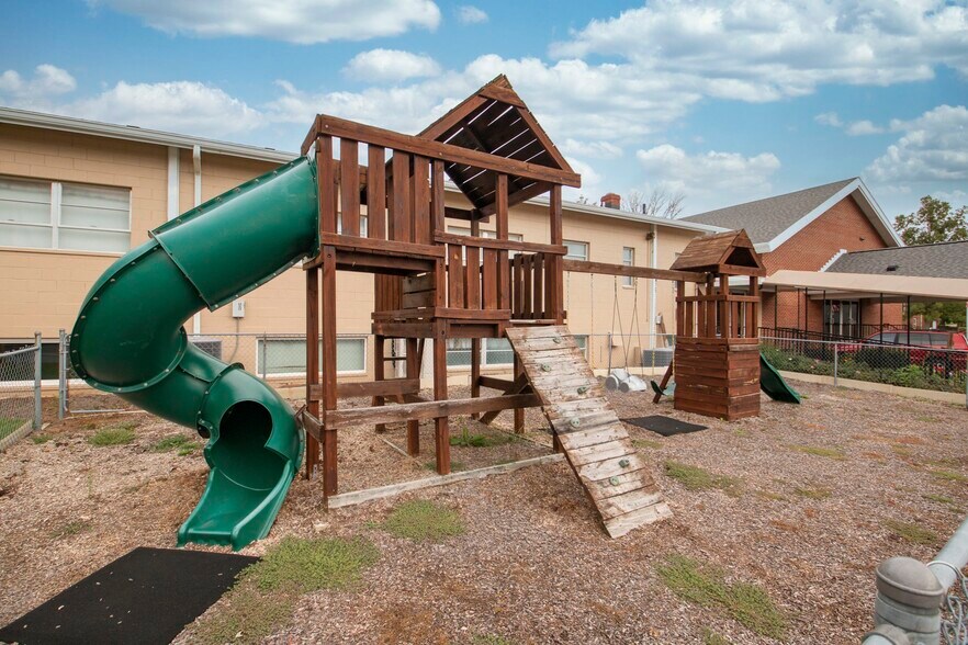 More Photos Of 733 Country Club Dr, Xenia Religious Facility For Sale
