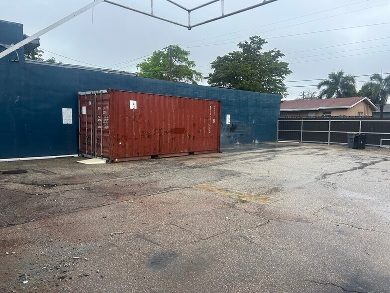 More Photos Of 1910 N Dixie Hwy, Hollywood General Retail For Lease