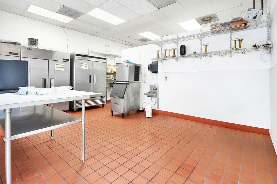 More Photos Of 211-221 Navarre Ave, Coral Gables Restaurant For Lease