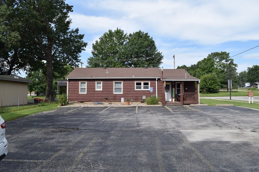 More Photos Of 9529 Pflumm Rd, Lenexa General Retail For Sale