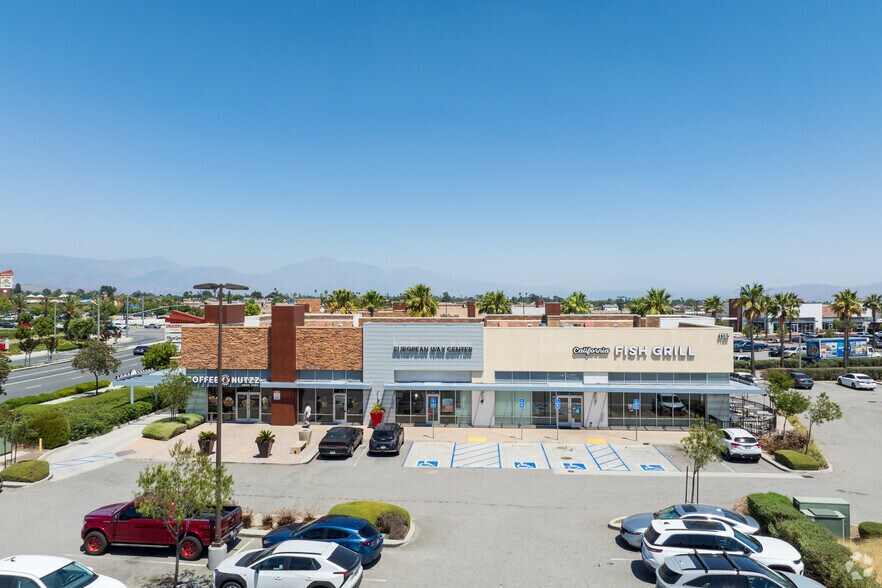 More Photos Of 1185 Renaissance Pky, Rialto Freestanding For Lease