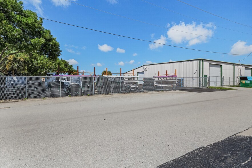 More Photos Of 1404 Viscaya Pky, Cape Coral Warehouse For Sale
