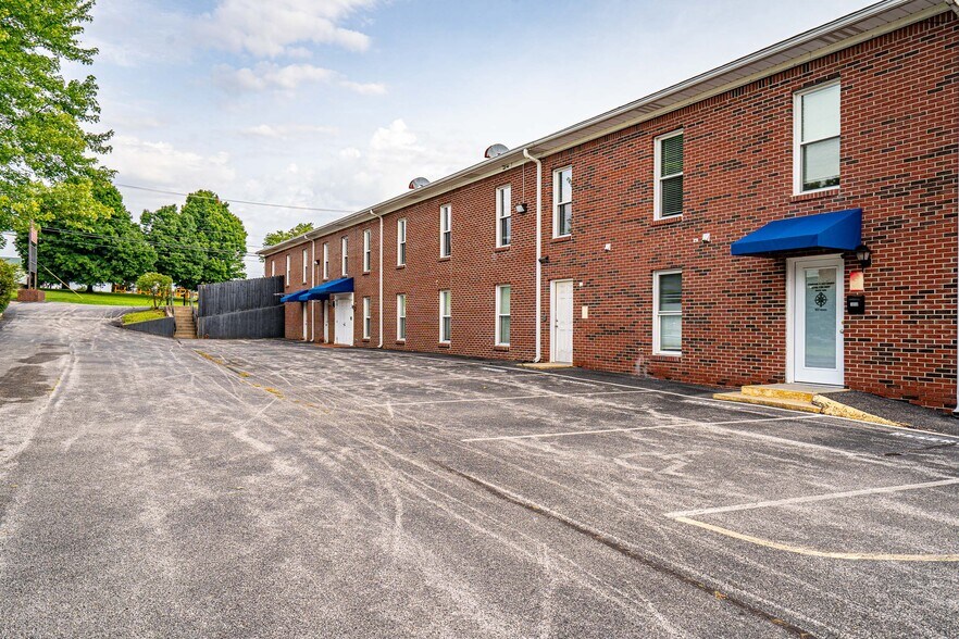 More Photos Of 617 Mulberry St, Elizabethtown Office For Sale