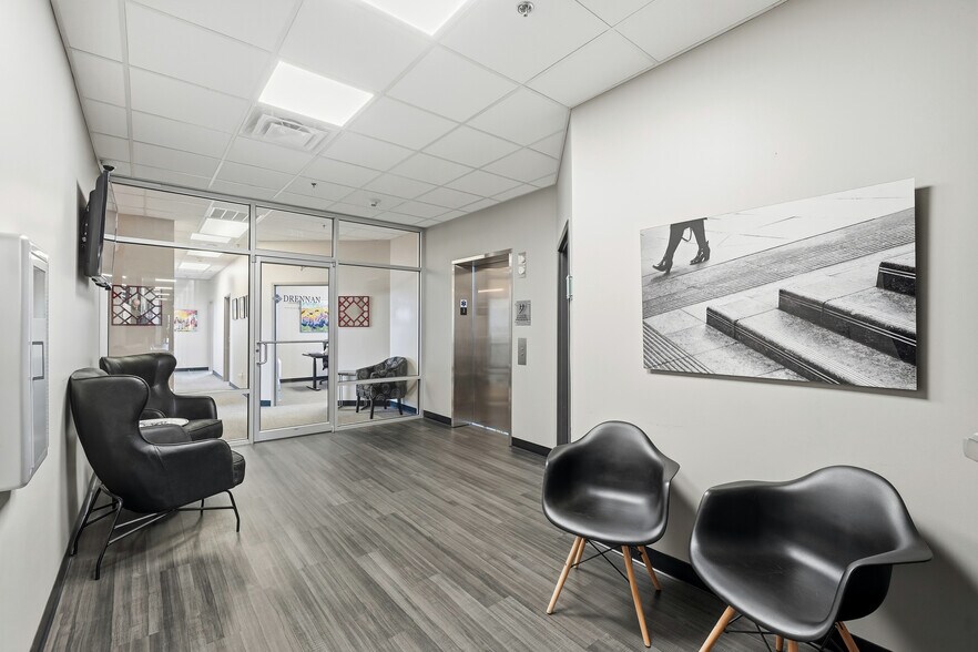 More Photos Of 1 W Mountain St, Fayetteville Office For Lease