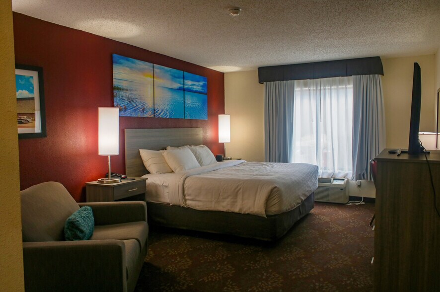 More Photos Of 19600 Elpers Rd, Evansville Hotel For Sale