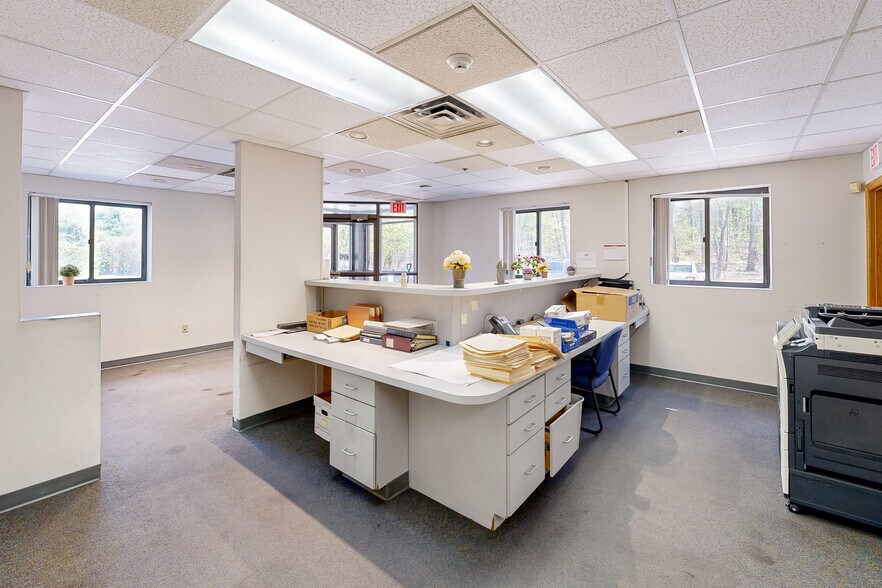 More Photos Of 1 Nablus Rd, Wakefield Distribution For Lease