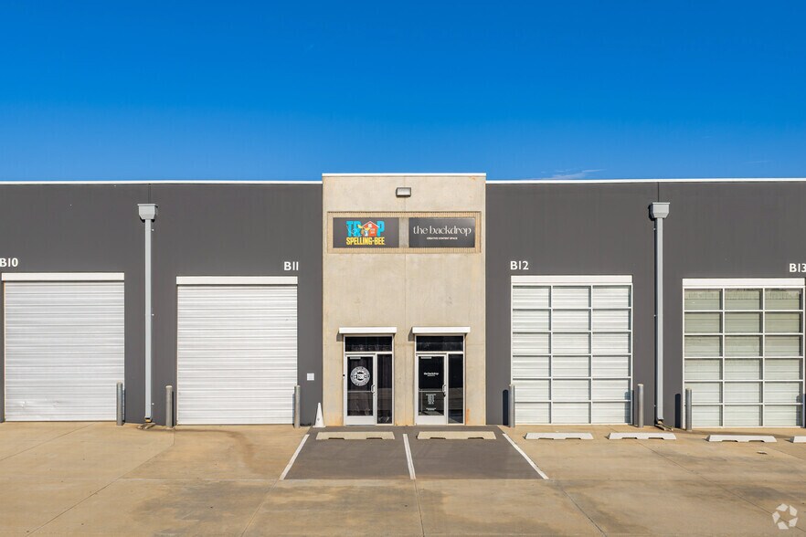 More Photos Of 3825 NW 166th St, Edmond Light Manufacturing For Lease