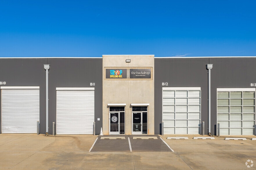 More Photos Of 3825 NW 166th St, Edmond Light Manufacturing For Lease