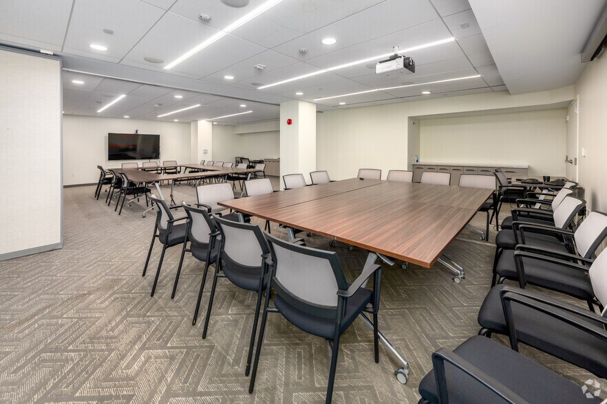 More Photos Of 1156 15th St NW, Washington Office For Lease