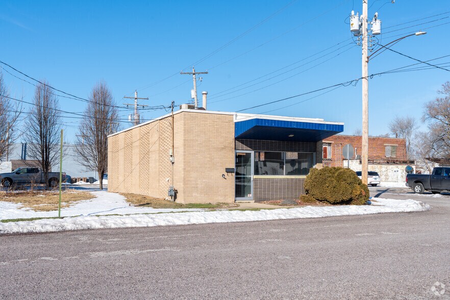 More Photos Of 515 N Monroe St, Litchfield Medical For Sale