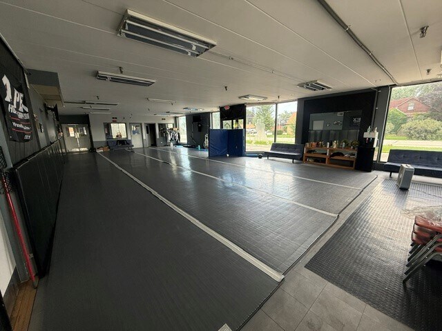 More Photos Of 51 E Plainfield Rd, Countryside Warehouse For Lease