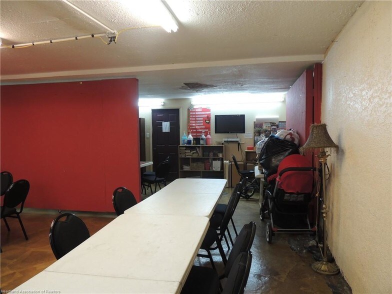 More Photos Of 408 N Ridgewood Dr, Sebring Freestanding For Sale