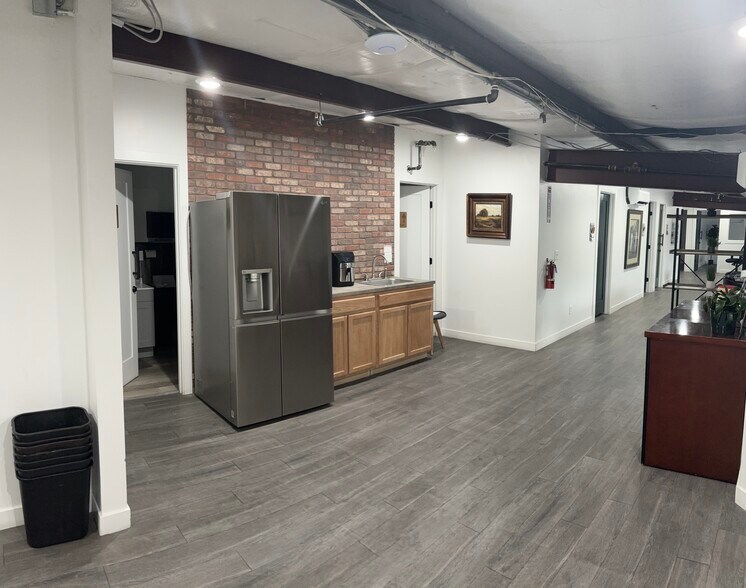 More Photos Of 1657 N State St, Lehi Manufacturing For Sale