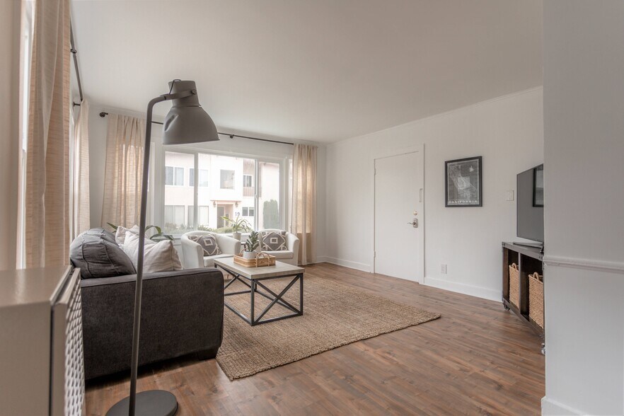 More Photos Of 20 Breeze Ave, Venice Apartments For Sale