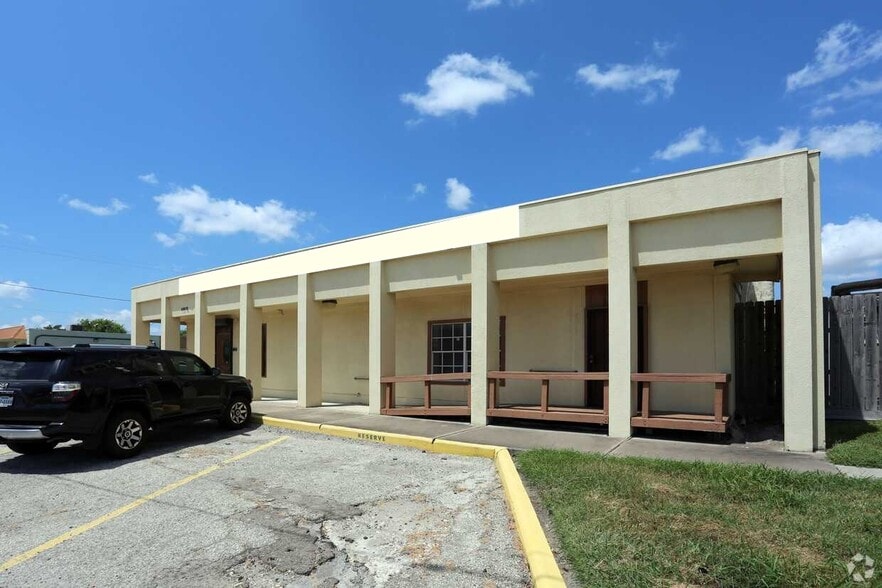 Primary Photo Of 1015 Santa Fe St, Corpus Christi Medical For Lease