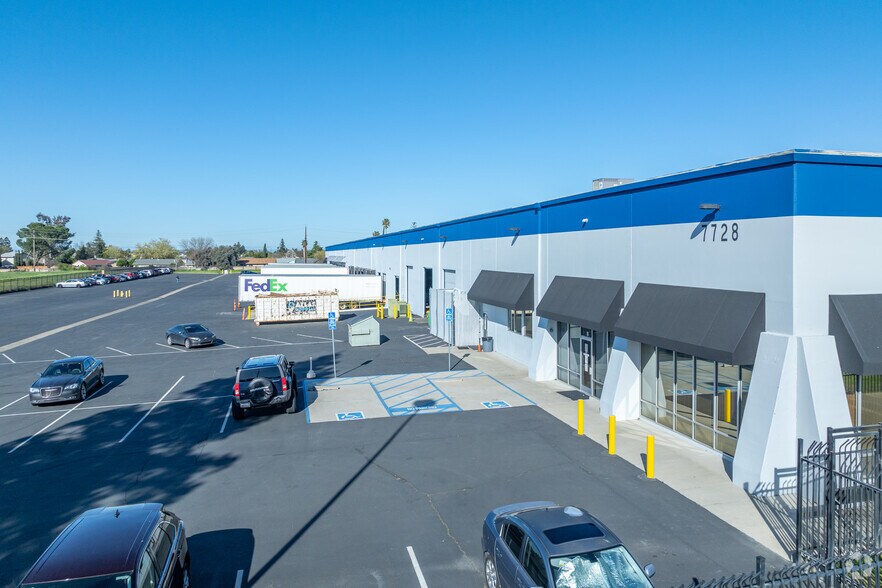 More Photos Of 7728 Wilbur Way, Sacramento Warehouse For Lease