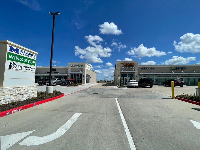 More Photos Of 19427 Highway 6 Hwy, Manvel Storefront Retail Office For Lease