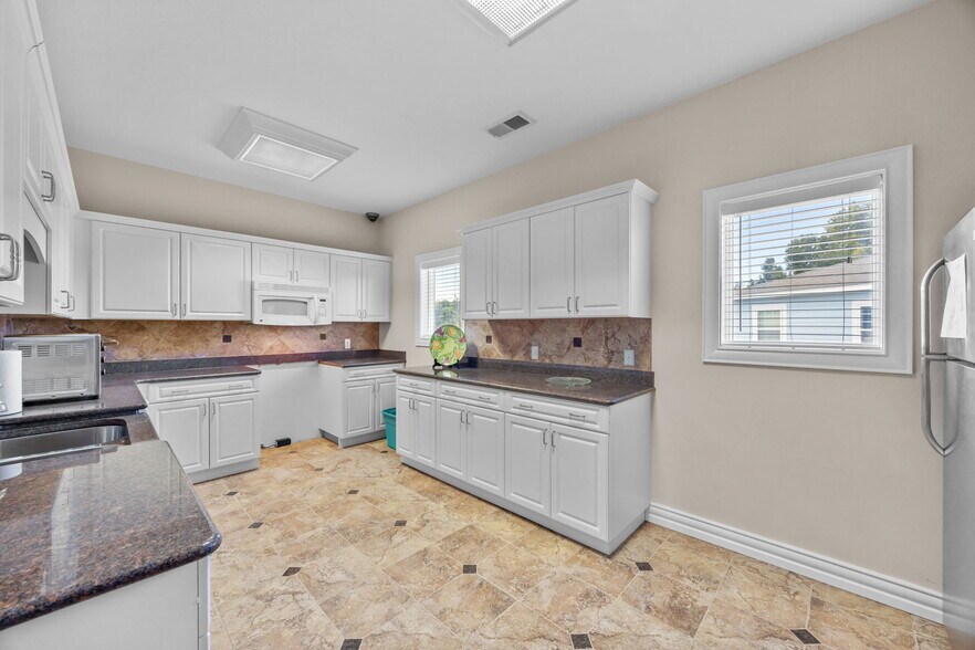 More Photos Of 8468 Caratoke Hwy, Powells Point Bank For Lease