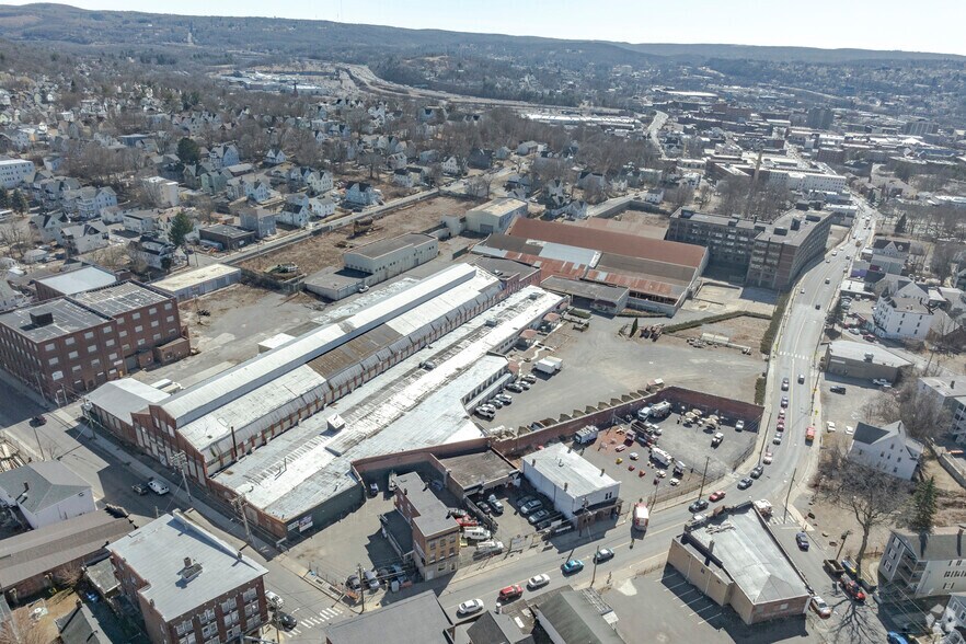 More Photos Of 730 N Main St, Waterbury Warehouse For Lease