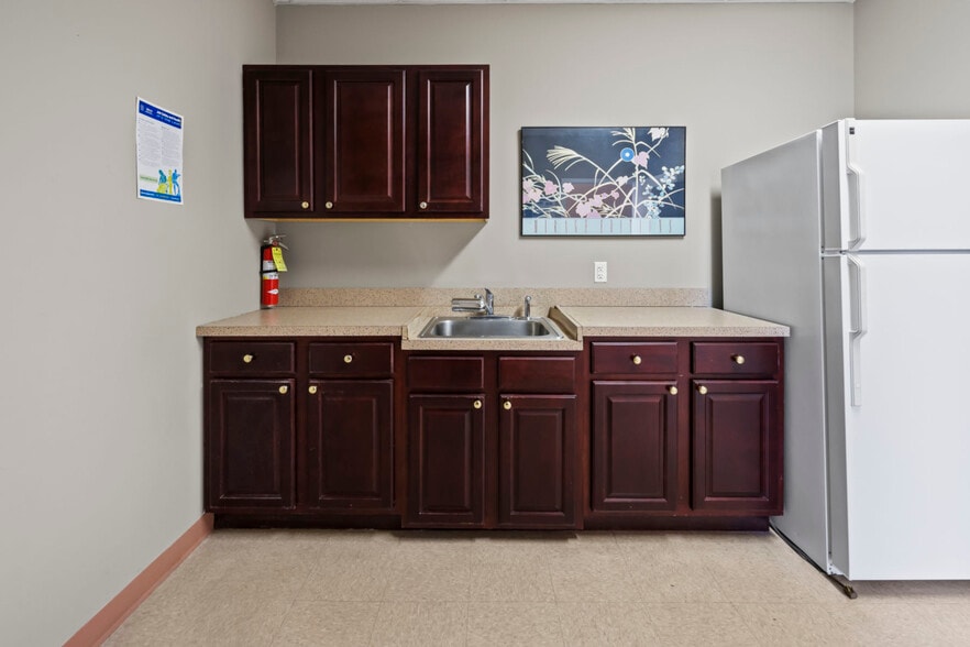 More Photos Of 1374 Whitehorse Hamilton Square Rd, Hamilton Office For Sale